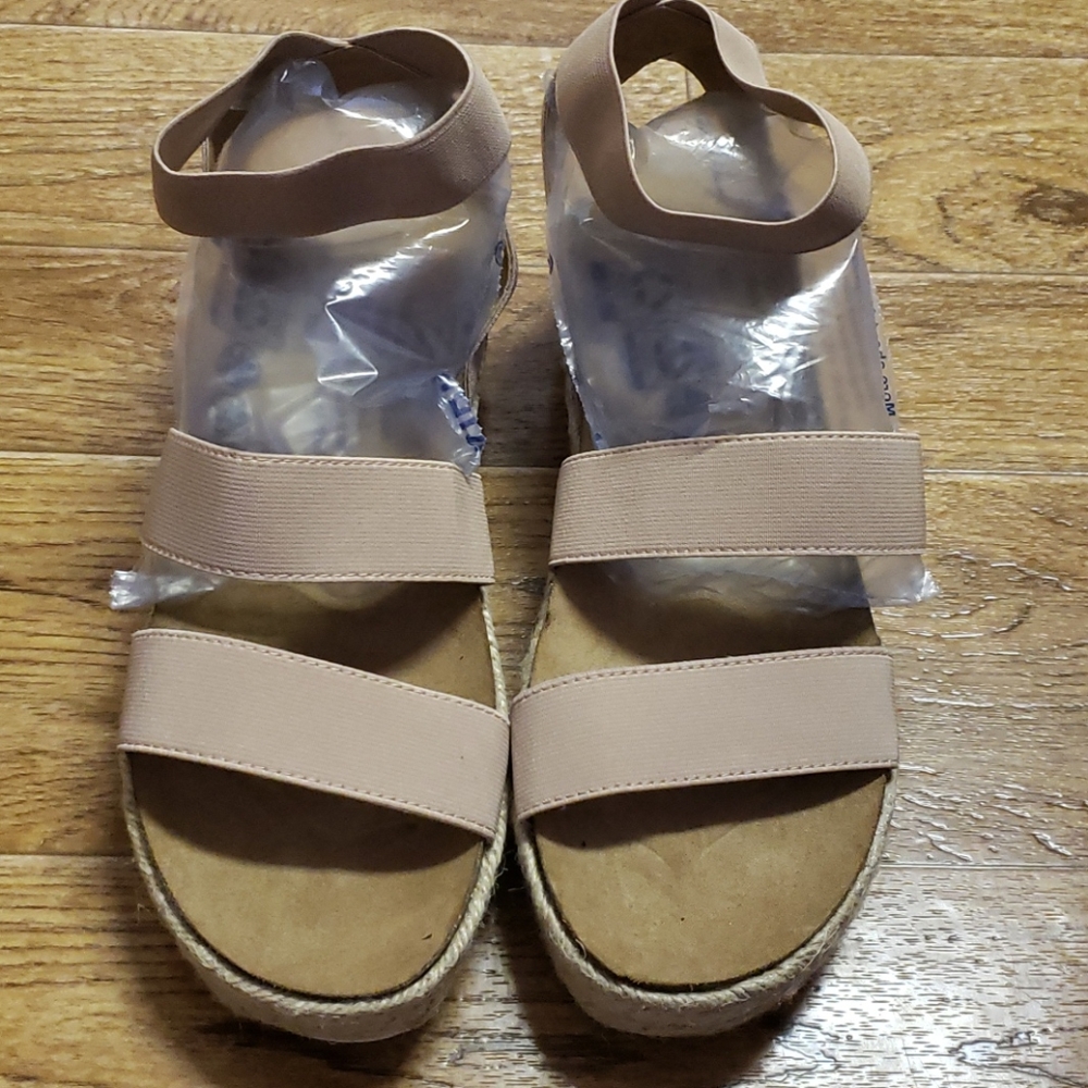 Ladies Time & Tru sandals size 11